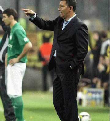 Με τη… Μαντόνα τα έβαλε ο Τεν Κάτε, σε δύσκολη θέση ο Ερνάντεθ