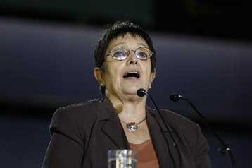 «Τρύπιο σωσίβιο» χαρακτηρίζει τις προτάσεις του ΣΥΡΙΖΑ η Αλέκα Παπαρήγα