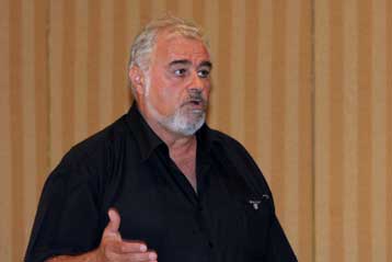 «Βέλη» κατά τεσσάρων υπουργών από τον Κώστα Πουπάκη