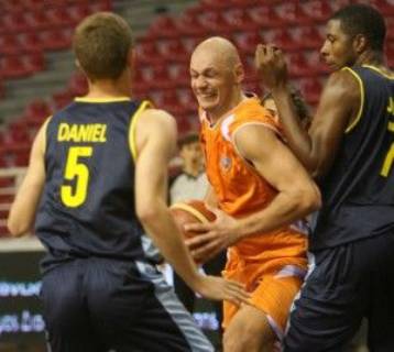 Ηττα και προβληματισμός για την Ολύμπια στα «Μαυροσκούφεια»