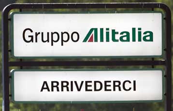 Η Alitalia «χάνει» την άδεια λειτουργίας της αν δεν βρεθεί νέα λύση μέχρι την Πέμπτη