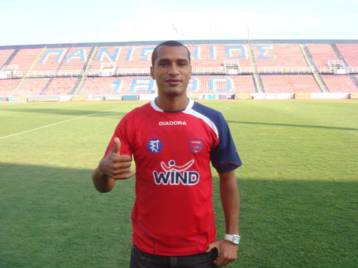 Κάταγμα υπέστη ο Γκοσάνκα, σε νάρθηκα το χέρι του