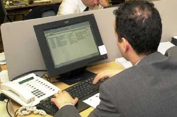 Υπό κατάρρευση τα τηλεπικοινωνιακά συστήματα χιλιάδων φορέων του Δημοσίου