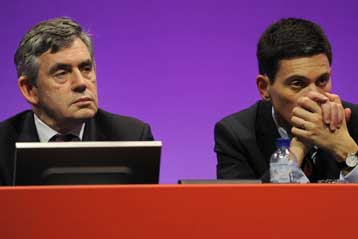 Απάντηση στους επικριτές του καλείται να δώσει ο Μπράουν