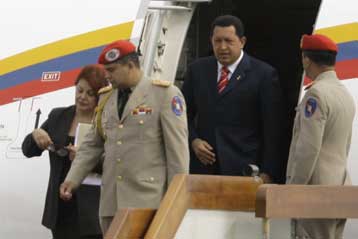 Δεν είμαστε η «πίσω αυλή» των ΗΠΑ, λέει ο Τσάβες ξεκινώντας διεθνή περιοδεία