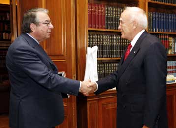 Με τον καθηγητή Γιώργο Μπαμπινιώτη συναντήθηκε ο Πρόεδρος της Δημοκρατίας