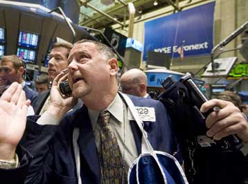 Η διεθνής κρίση ανεβάζει στα ύψη το κόστος εξυπηρέτησης του κρατικού χρέους