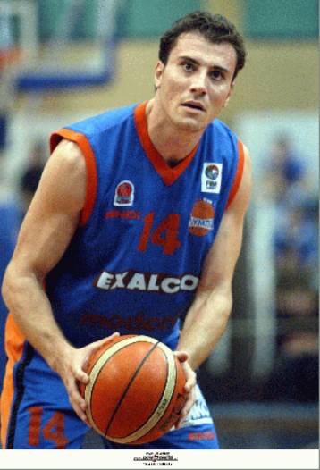 Παίκτες της ΑΕΛ οι Παπακώστας και Μπρόζος