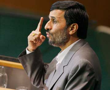 Βολές από τον Αχμαντινετζάντ για τη πίεση της Δύσης σχετικά με το πυρηνικό πρόγραμμα