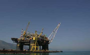 Στα 107 δολάρια το πετρέλαιο, πτώση 27% από τα μέσα Ιουλίου