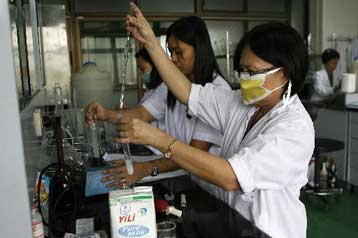 Εξαπλώνεται διεθνώς ο φόβος για το διατροφικό σκάνδαλο στην Κίνα