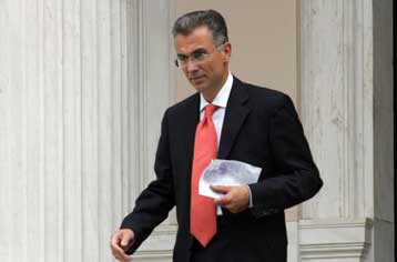 Διακριτικές αποστάσεις από τις δηλώσεις Γ.Κεφαλογιάννη κρατά η κυβέρνηση