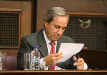 Καλοπληρωμένοι υπάλληλοι κρατούν όμηρο την οικονομία, λέει ο Γ.Αλογοσκούφης