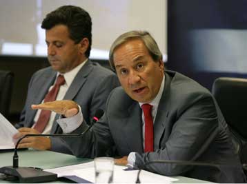 Αυξάνονται οι μισθοί και οι συντάξεις του Δημοσίου από την πρώτη Οκτωβρίου