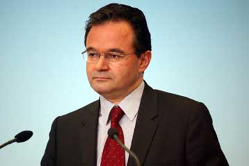 Η χώρα χρειάζεται αλλαγή πορείας, όχι ανασχηματισμό, τονίζει το ΠΑΣΟΚ