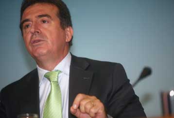 Τρία μέτρα για την ελάφρυνση των εισοδημάτων από την ακρίβεια προτείνει το ΠΑΣΟΚ