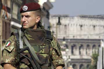 Η Καμόρα «κήρυξε πόλεμο» στην Ιταλία, λέει η κυβέρνηση και στέλνει στρατό στη Νάπολη