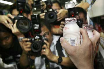 Περιορισμούς στις εισαγωγές προϊόντων γάλακτος από Κίνα ζητά η Κομισιόν