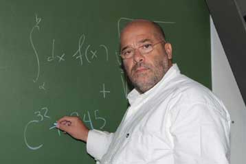 Διεθνής διάκριση σε καθηγητή του ΑΠΘ για τη συμβολή του στη θεωρία του χάους
