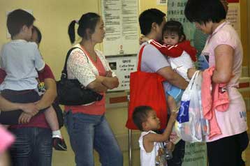 Εξαπλώνεται σε σύνθετα προϊόντα το διατροφικό σκάνδαλο με το γάλα στην Κίνα