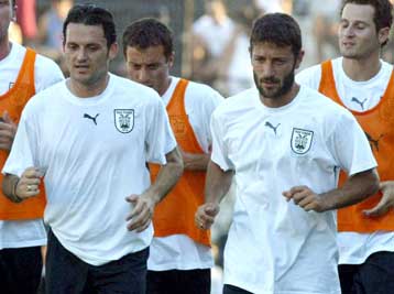 Λάκης ή Κωνσταντινίδης αντί του Κονσεϊσάο για το ντέρμπι με τον Αρη