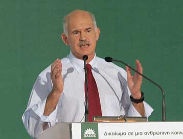 O κόσμος δεν ανέχεται τα μεγάλα λόγια, το σχόλιο Παπανδρέου για την ομιλία Καραμανλή