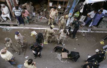 Έκρηξη βόμβας σε αγορά του Ν.Δελχί με θύμα έναν νεκρό και 17 τραυματίες