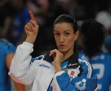 Ο Ολυμπιακός έφερε την… θηλυκή Μίλκοβιτς στο λιμάνι