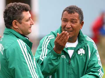 Παρακολουθεί την Ανόρθωση ο Τεν Κάτε στην Κύπρο