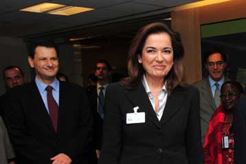 Κυπριακό και διμερείς σχέσεις συζήτησε η Ντ.Μπακογιάννη με τον Τούρκο ομόλογό της