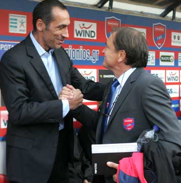 Ευχαριστημένος ο Δώνης, εκνευρισμένος ο Λίνεν από τη διαιτησία