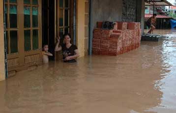 Διπλασιάστηκε ο αριθμός θυμάτων από το πέρασμα του τυφώνα «Χαγκουπίτ» στο Βιετνάμ