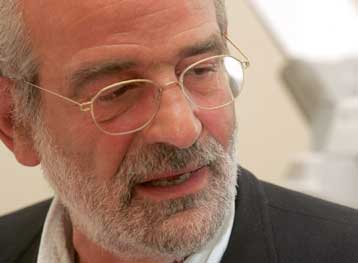 «Αφήνουμε το γάμο και πάμε για πουρνάρια» λέει ο Αλ.Αλαβάνος για συνεργασία με ΠΑΣΟΚ