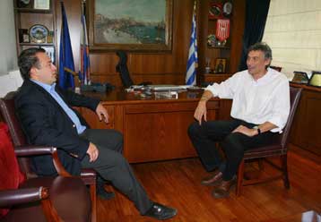 Χορήγηση 1,5 εκατ.ευρώ για συντήρηση σχολείων του Πειραιά, υποσχέθηκε ο Ευρ.Στυλιανίδης