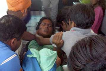 Eκατόμβη στη διάρκεια προσκυνήματος σε ναό της δυτικής Ινδίας