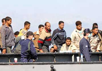 Αθλιες συνθήκες κράτησης μεταναστών στη Μυτιλήνη καταγγέλλουν οι Γιατροί Χωρίς Σύνορα