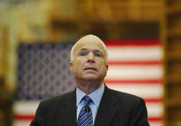 Αντεπίθεση Μακέιν που φοβάται το πολιτικό κόστος της απόρριψης του σχεδίου Πόλσον