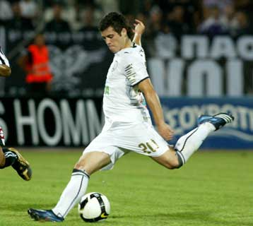 Εμφάνιση Βιεϊρίνια στην προπόνηση του ΠΑΟΚ με πατερίτσες