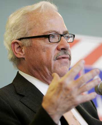 Ένας παλιός γνώριμος Ρεπουμπλικάνων και Δημοκρατικών επικεφαλής των Libertarians