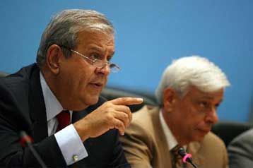 Υπηρεσία «Μιας Στάσης» για την καλύτερη εξυπηρέτηση των μεταναστών εξήγγειλε το ΥΠΕΣ