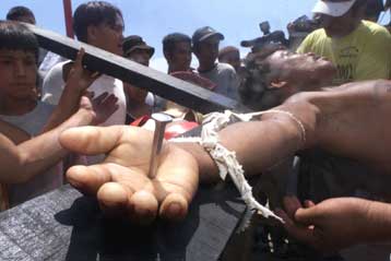 Οι θρησκευόμενοι «αντέχουν περισσότερο το σωματικό πόνο»