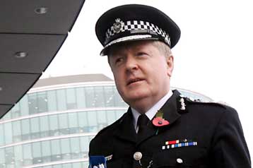 Παραιτήθηκε ο αρχηγός της Σκότλαντ Γιαρντ