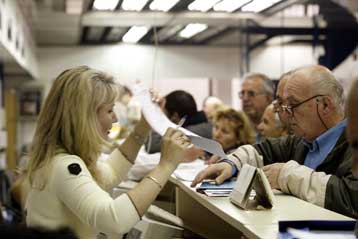 Ομαδικές αγωγές κατά των τραπεζών καταθέτει το ΙΝΚΑ