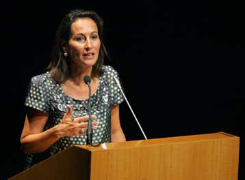 Η Αριστερά να λειτουργήσει ως αντίβαρο της αμερικανικής πολιτικής, λέει η Ρουαγιάλ