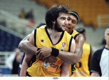 Ανανέωσε το συμβόλαιό του με την ΑΕΚ ο Ταπούτος