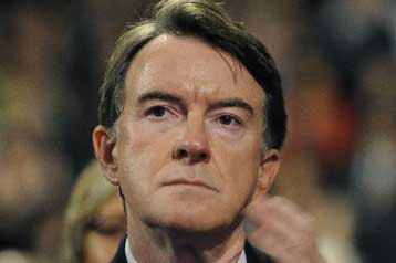 Επιστρέφει στη βρετανική κυβέρνηση ο Πίτερ Μάντελσον στο πλαίσιο ανασχηματισμού