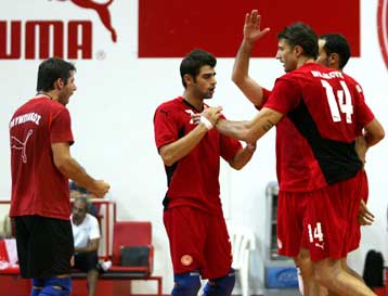 Ο Ολυμπιακός «κάρφωσε» τους αντιπάλους σε άνδρες και γυναίκες