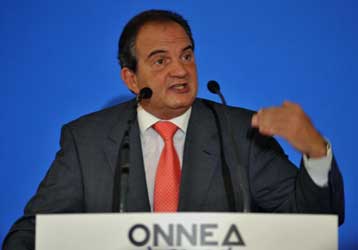 Ομιλία Καραμανλή στην ΟΝΝΕΔ με νέο μήνυμα προς όλες τις κατευθύνσεις