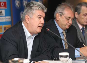 Χωρίς αντίπαλο, επανεξελέγη πρόεδρος ο Γκαγκάτσης