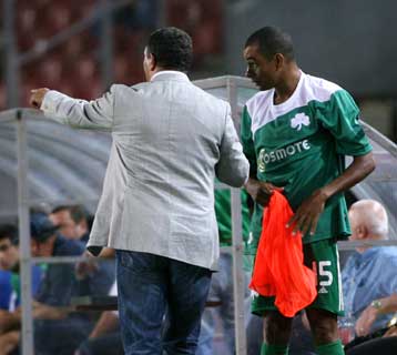 Αγριες οι διαθέσεις του Τεν Κάτε, απέκλεισε Ζιλμπέρτο Σίλβα